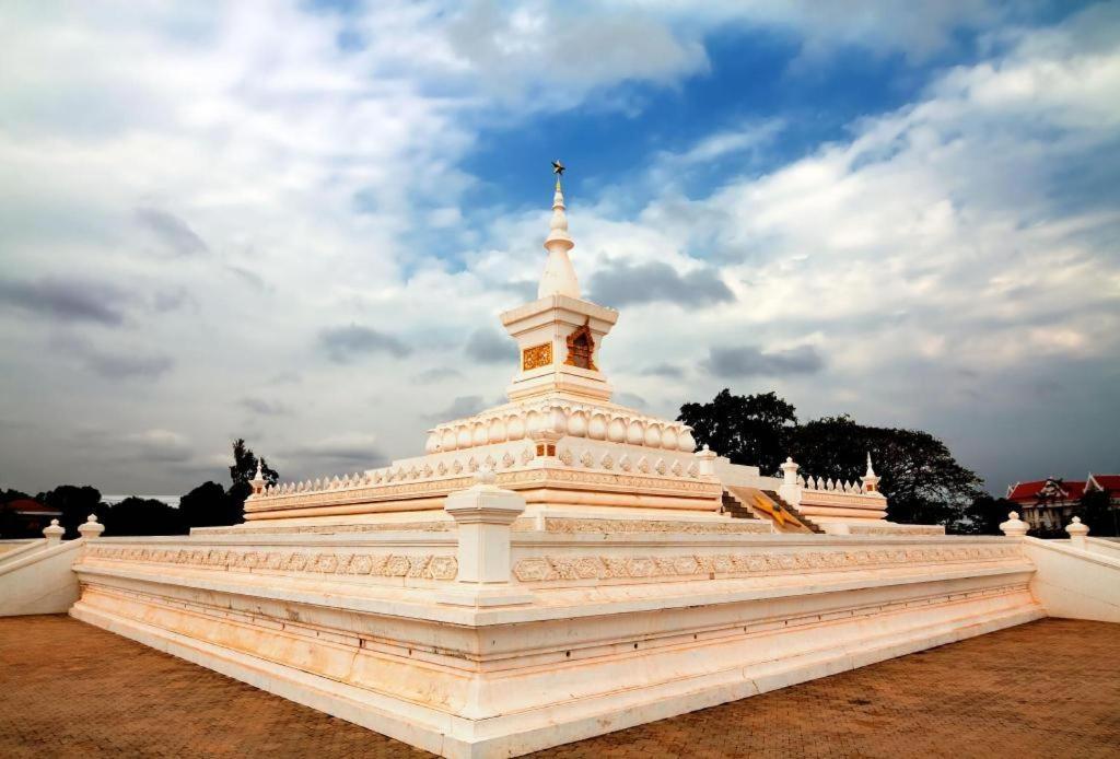 Leuxay Hotel Vientiane Esterno foto