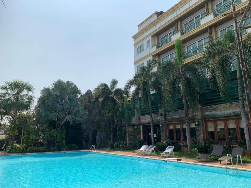 Leuxay Hotel Vientiane Esterno foto