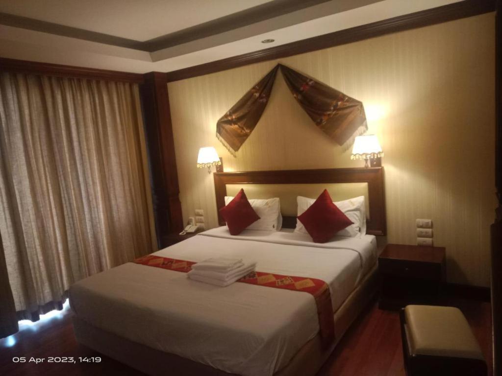 Leuxay Hotel Vientiane Esterno foto