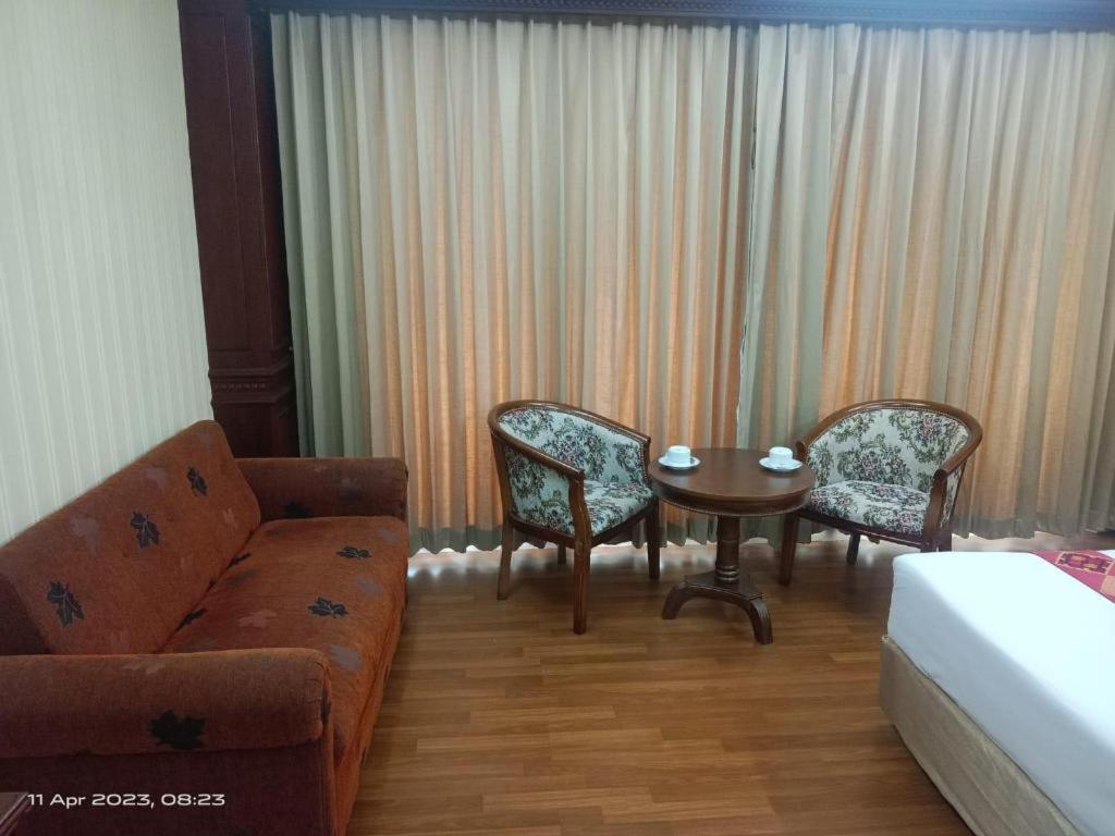 Leuxay Hotel Vientiane Esterno foto